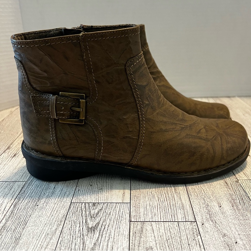 Clarks Boots Womens 7M Nikki Star Taupe Marbled Ankle Bendables Comfort Shoes